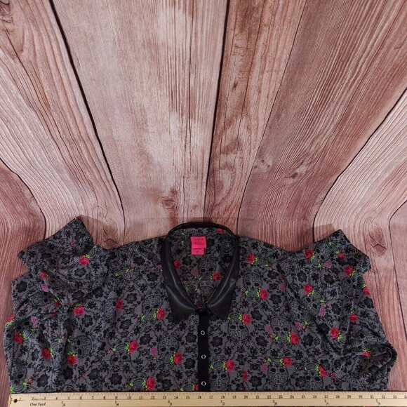 Torrid x Betsey Johnson Womens Size 6 (6X) Tunic Blouse Georgette Floral Skulls - Picture 11 of 12